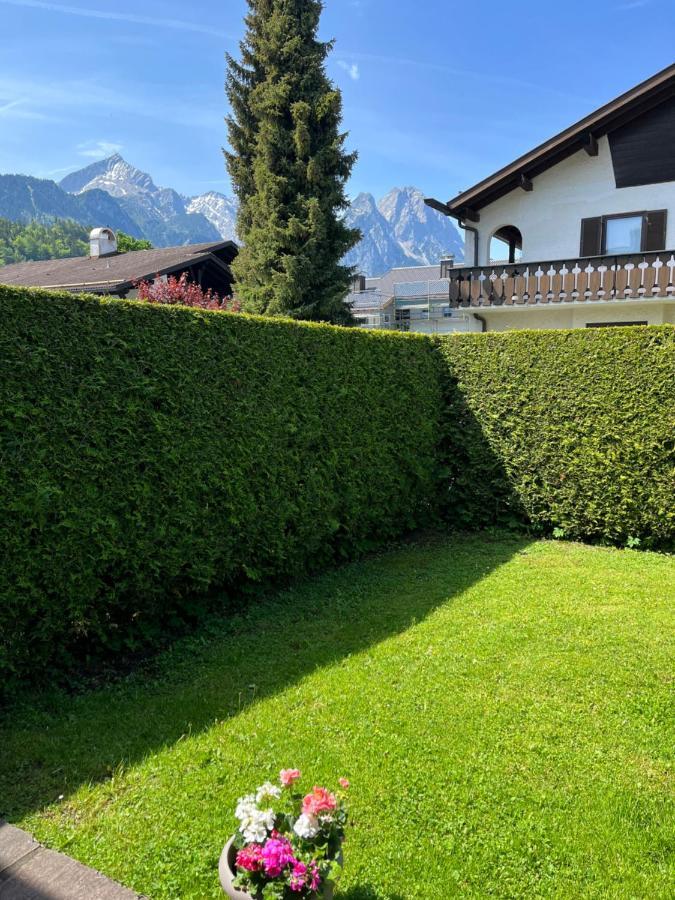 Doppelhaushaelfte Zugspitzblick Mit Privatem Garten การ์มิช-พาร์เทนเคียร์เชน ภายนอก รูปภาพ